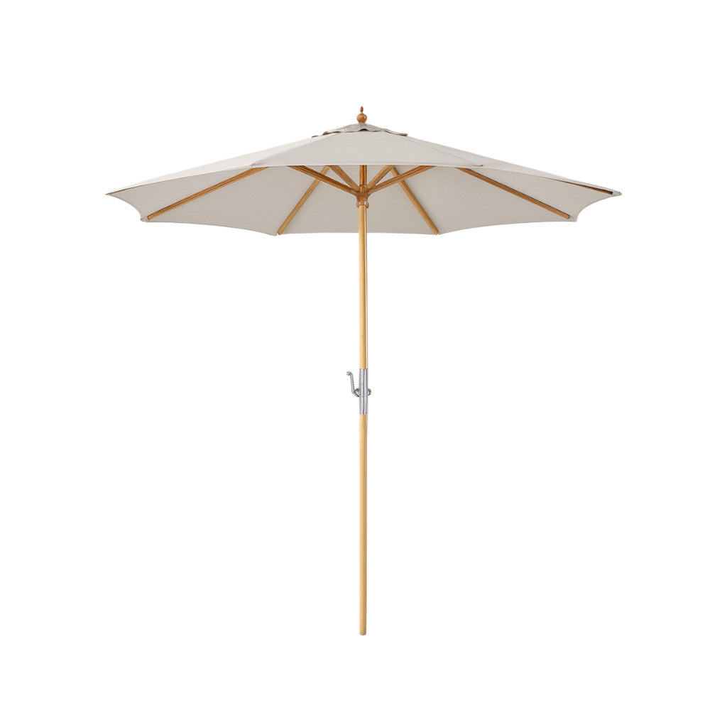 Ombrellone elegante in tessuto crema con struttura in legno naturale e dalla linea classica, a noleggio per eventi a Roma
