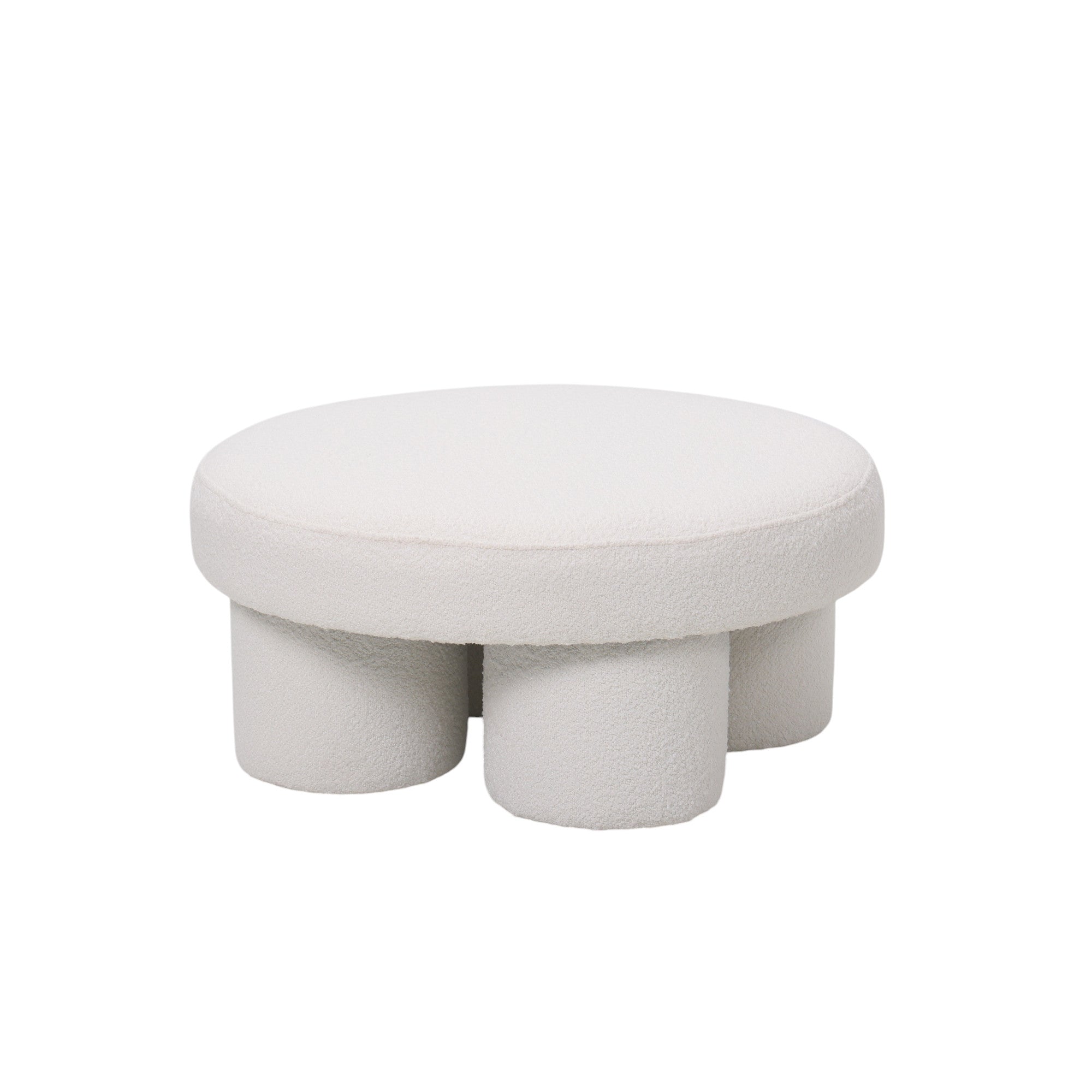 Pouf rotondo basso design moderno in velluto bianco con gambe cilindriche, linee morbide, a noleggio a Roma.