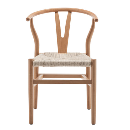 Sedia in legno chiaro con schienale curvo e seduta in corda intrecciata stile Wishbone, disponibile a noleggio a Roma, Anagni e Lazio