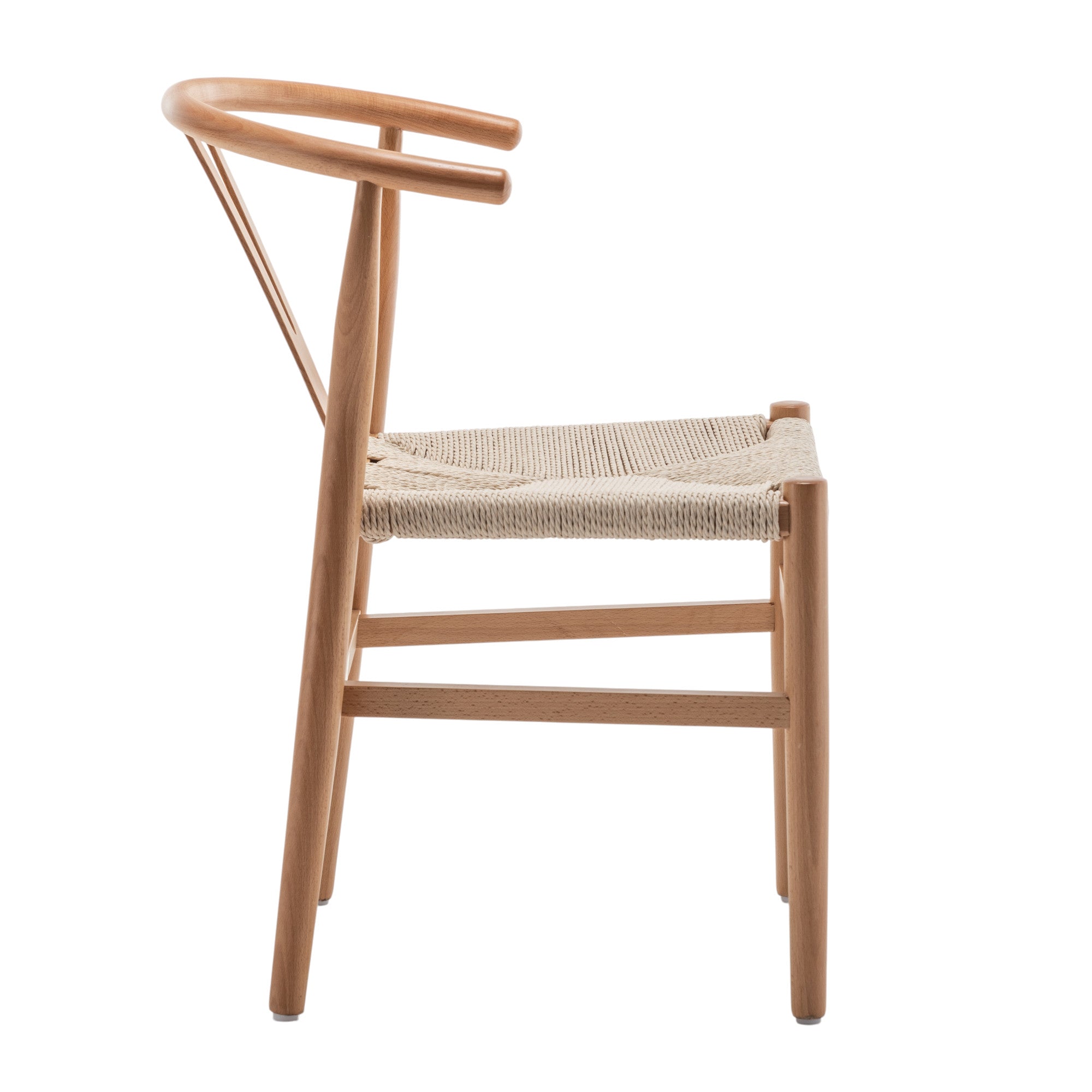 Sedia in legno chiaro con schienale curvo e seduta in corda intrecciata stile Wishbone, a noleggio