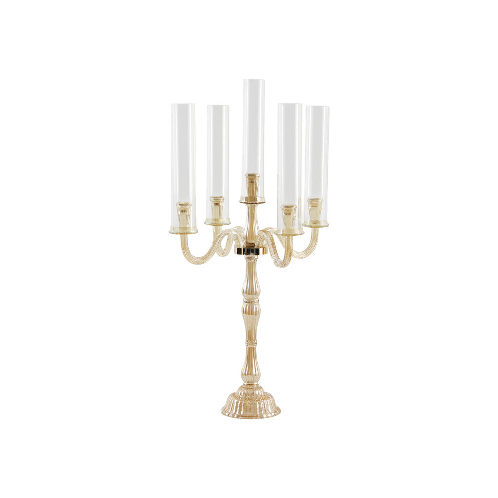 Candelabro dorato elegante a 5 bracci con copri candele in vetro ambrato, con copri candele tubolari, a noleggio a Roma.
