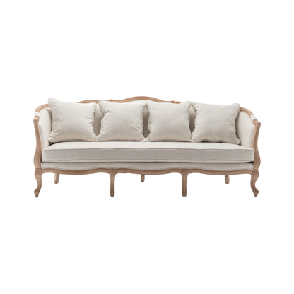 Divano classico francese imbottita in legno chiaro con cuscini crema e dettagli curvi, a noleggio per lounge ed eventi