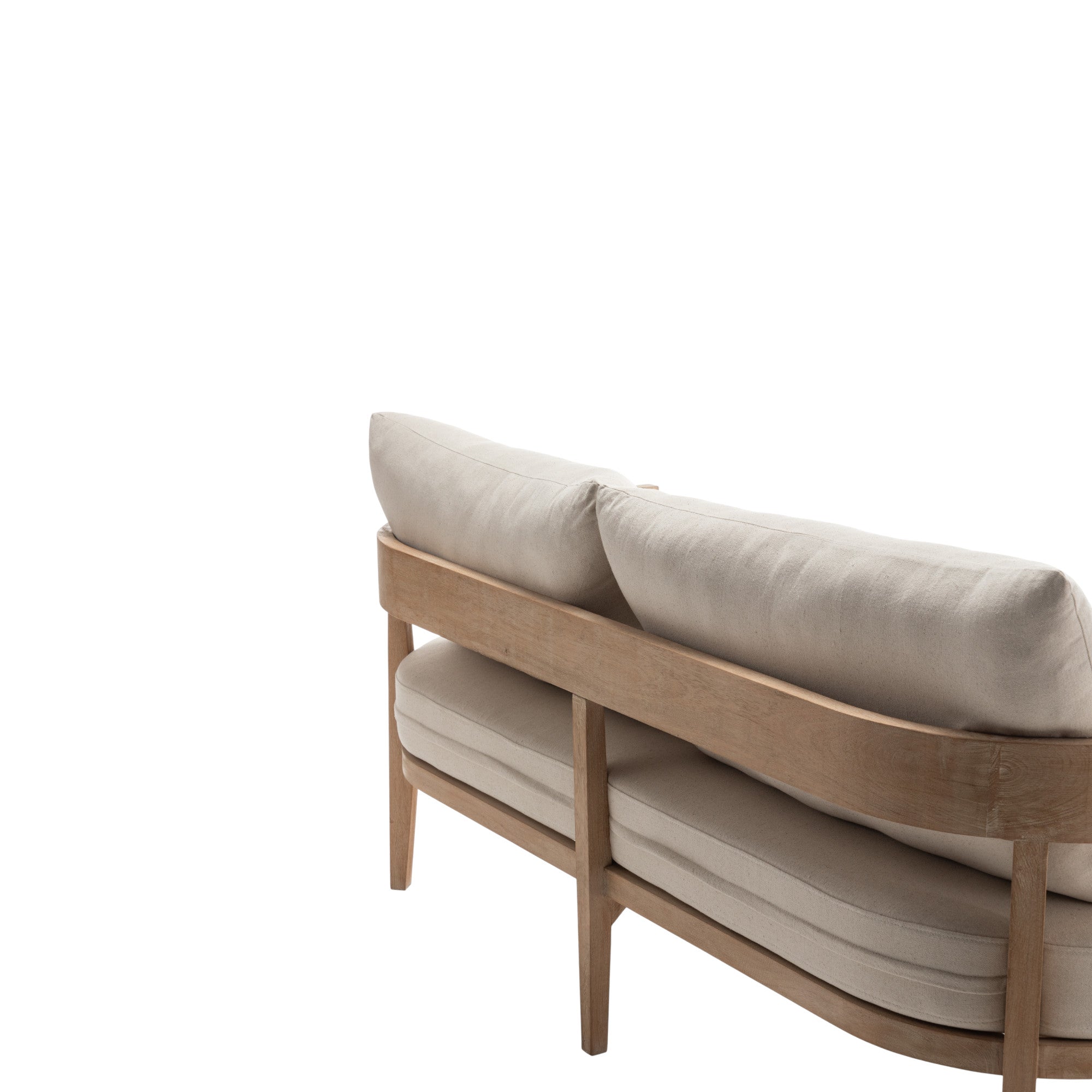 Divano in legno naturale con cuscini crema dallo stile essenziale e minimalista, a noleggio per lounge eventi per eventi