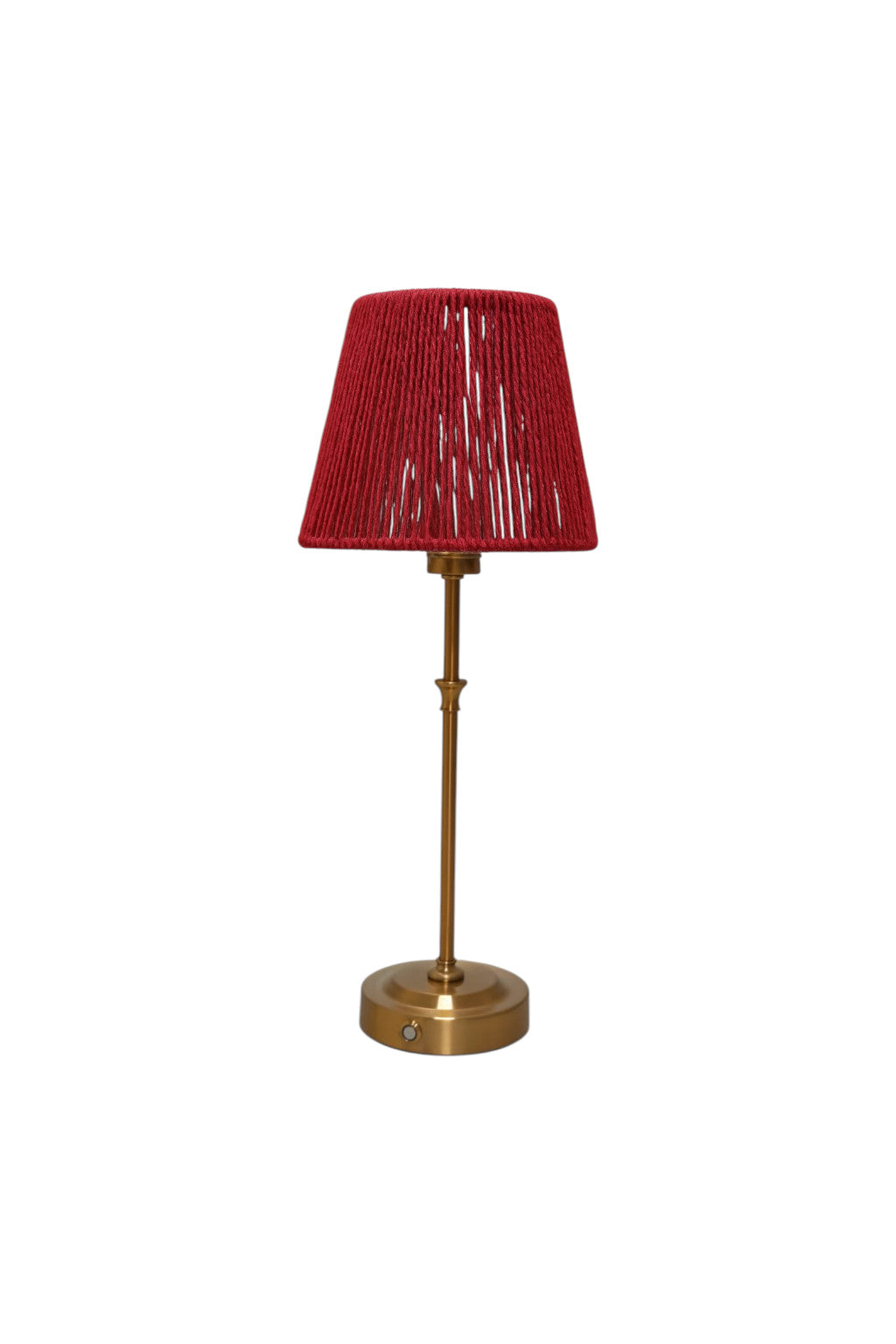 Lampada da tavolo con base in ottone satinato e paralume in corda naturale rosso intenso, a noleggio per matrimoni