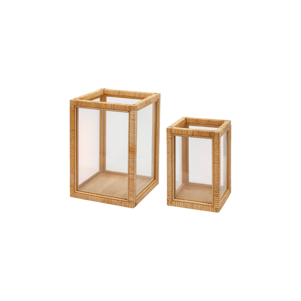 Set di lanterne rettangolari in legno e vetro dal design semplice ed essenziale, disponibili in varie misure, a noleggio