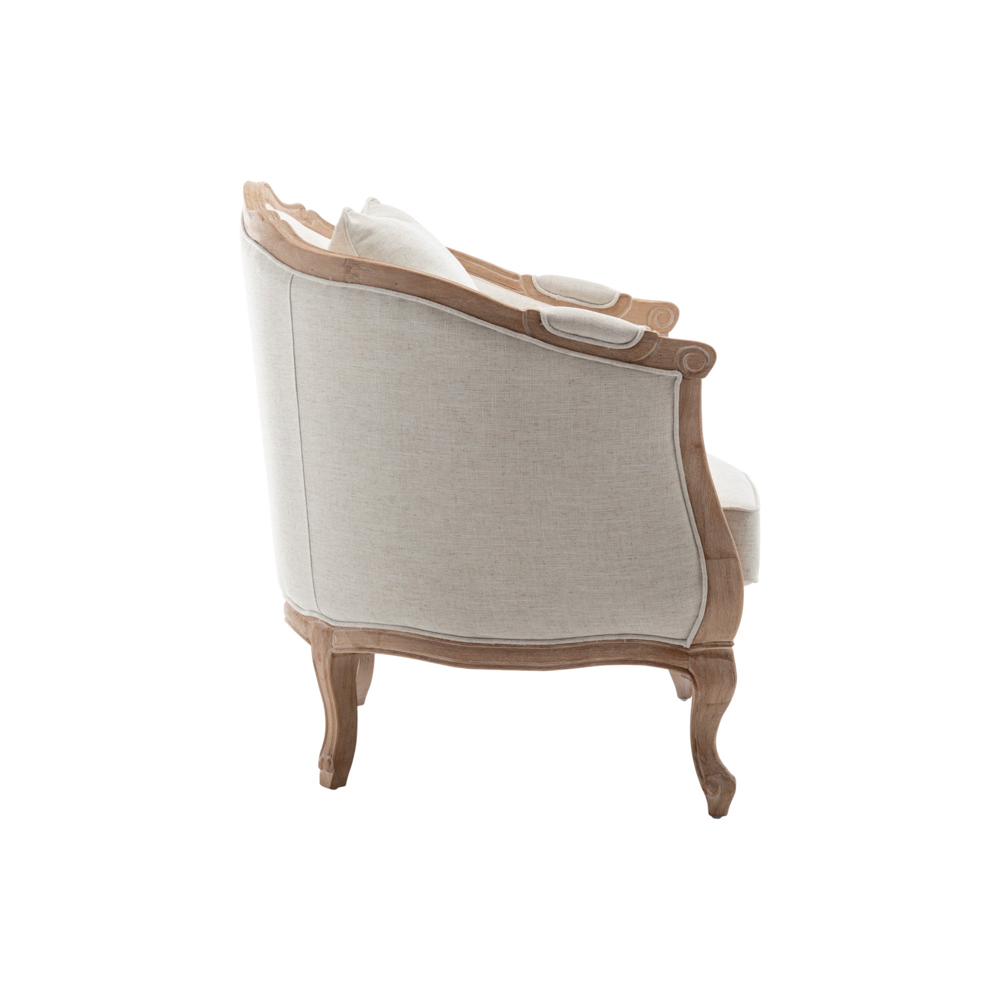 Poltrona classica francese imbottita in legno chiaro con cuscini crema e dettagli curvi, a noleggio per lounge ed eventi