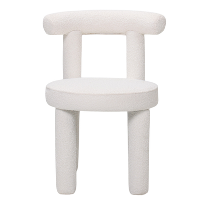 Sedia imbottita bianca bouclé in velluto con schienale curvo e gambe cilindriche di design contemporaneo, a noleggio a Roma