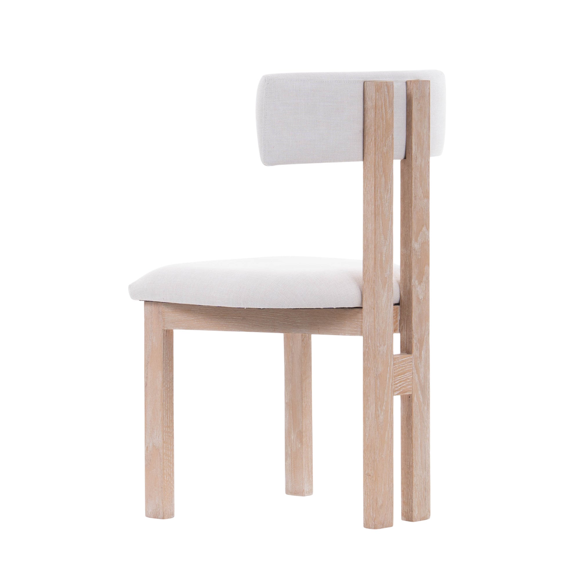 Sedia in legno naturale con schienale curvo avvolgente in rattan paglia di Vienna e seduta imbottita crema, a noleggio per eventi