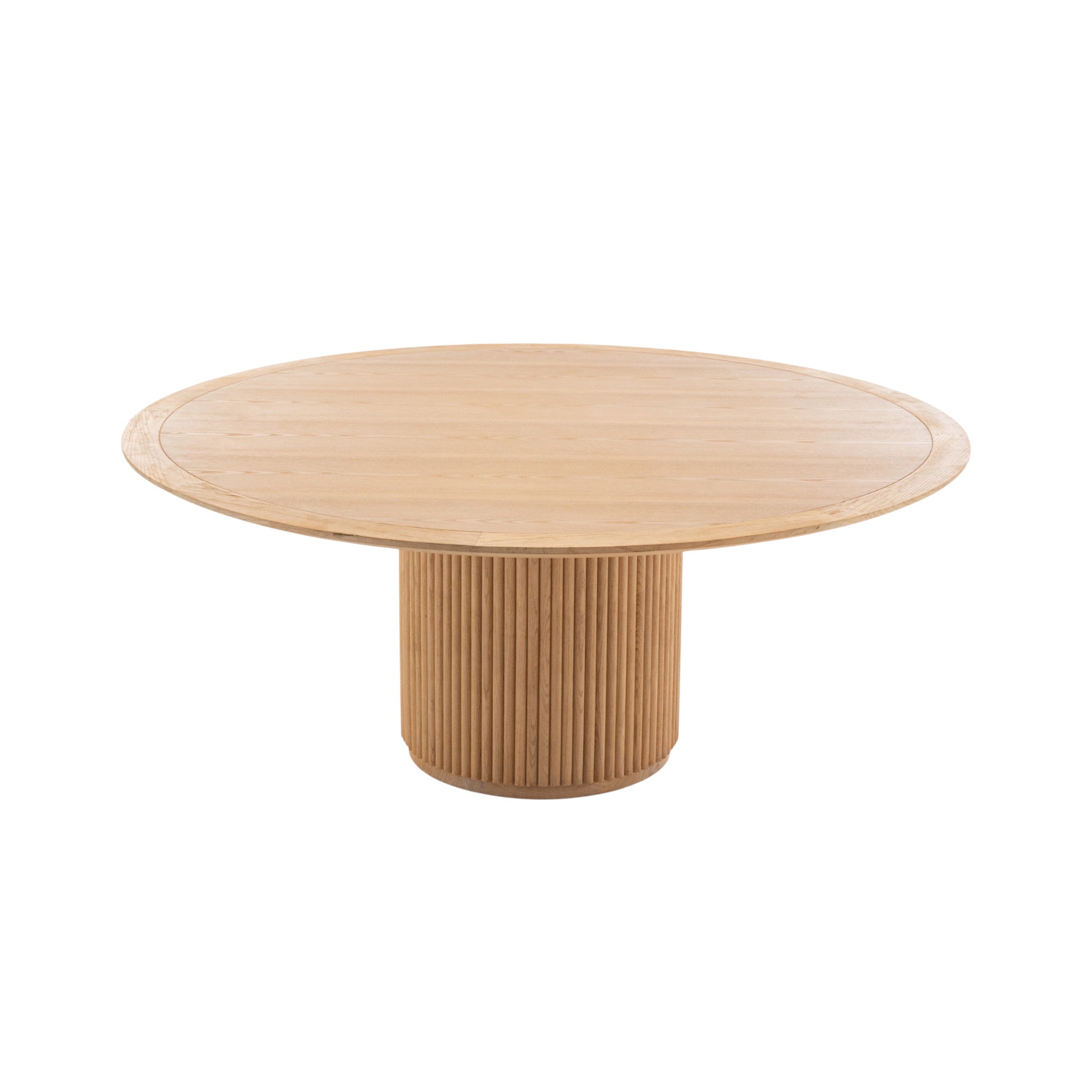 Tavolo rotondo in legno naturale con base centrale lavorata a doghe verticali, diametro 180 cm, a noleggio per matrimoni